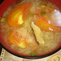 なおつん0802's cooksnap of when they made 意外と美味しい！トマトと椎茸の　お味噌汁.