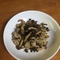 クックRMZIKS☆'s cooksnap of when they made 高菜漬けときのこのピリ辛炒め.