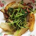 みん∞'s cooksnap of when they made 簡単♪ボリュームUP♡豆苗炒め.