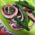 リラシャン's cooksnap of when they made いんげんとイカのしょうが焼き.