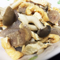 みゆるんるん's cooksnap of when they made シメジと蒟蒻と油あげのピリ辛味噌炒め.