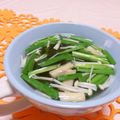赤い電話's cooksnap of when they made すぐ出来る！えのきとニラとワカメのスープ.