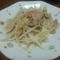 かっくん２'s cooksnap of when they made 簡単！もやしと豚バラのめんつゆマヨ炒め.