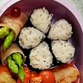 ぽん吉っつあん's cooksnap of when they made ☆幼稚園弁当☆お花おにぎり.