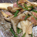 ゆぼ☆'s cooksnap of when they made ピーマンとエリンギとベーコンの炒め物 ♡.
