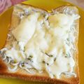 はづきうるう's cooksnap of when they made 海街diaryのしらすトースト！+チーズ.