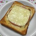 mario大好き's cooksnap of when they made 刺激的な!?ハムチーズトースト.