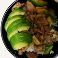 ☆ねこきんぎょ☆'s cooksnap of when they made 豚肉とアボカドの簡単丼ぶり.
