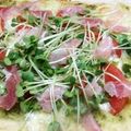 みゃじま's cooksnap of when they made 生ハムとサラダのピザ.
