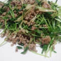 tukishimamiyabi's cooksnap of when they made 豆苗とひき肉のサッと炒め.