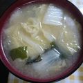 なおつん0802's cooksnap of when they made 冬味♡白菜とわかめの味噌汁.