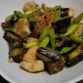 gongmei's cooksnap of when they made 胸肉ナスアスパラの旨から炒め.