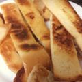 肉とか肉とか's cooksnap of when they made 揚げずにカリカリ！パンの耳でおやつ.