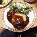 にょろ。。's cooksnap of when they made 簡単チーズインハンバーグ.