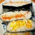perokosan's cooksnap of when they made 緑茶塩と鮭のおにぎらず.