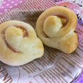 なっちゃん初恋's cooksnap of when they made 簡単♪『ハムチーズロールパン』.
