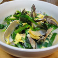 だんな様は料理人's cooksnap of when they made 簡単♪アサリとニラとキムチの旨辛スープ飯.