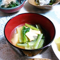 ＴＯＭＯＷＡＴ's cooksnap of when they made 小松菜とうす揚げのみそ汁.
