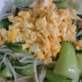 ぺーやんぐ's cooksnap of when they made もやしとチンゲン菜炒め半熟炒り卵をのせて.