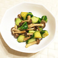 ♪りぼん♪'s cooksnap of when they made ｷｭｳﾘとしめじのごま油炒め.