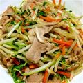 max4995's cooksnap of when they made ニンニク香る豆苗炒め〜野菜+豚コマ入り♪.