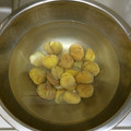 ハマケン100ぱー's cooksnap of when they made 圧力鍋で栗の皮むき.