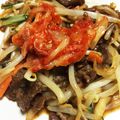 rope☆★'s cooksnap of when they made 牛肉ともやしの焼肉のタレ炒めキムチのせ.