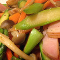 ラーメン好き♪'s cooksnap of when they made しめじ＆レタスの黒胡椒炒め♪.