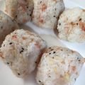 スマイル♡'s cooksnap of when they made サクサク♡鮭フレークと天かすおにぎり.