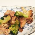 ぴよんぬ1980's cooksnap of when they made ブロッコリーと舞茸の簡単炒め物.