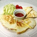 yummysunny's cooksnap of when they made チーズとベーコンのケサディーヤ.
