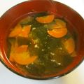 ☆Rokko☆'s cooksnap of when they made 人参わかめの味噌汁.