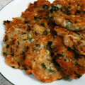 yakomoo33's cooksnap of when they made 桜海老入りもちもちれんこん焼き.
