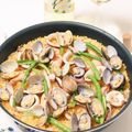 イコ助's cooksnap of when they made ストウブ*あさりのピラフ〜フライパンも….
