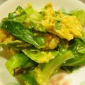 由芽15's cooksnap of when they made 捨てないで！キャベツの外葉で卵炒め.
