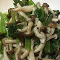 やまぴかりゃ〜's cooksnap of when they made しめじと小松菜の青菜炒め風.
