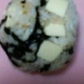 ma___111's cooksnap of when they made 塩昆布とチーズのおにぎり.