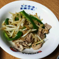amjkao's cooksnap of when they made 豚こま肉ともやしの炒め物.