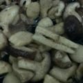 にこちゃん111's cooksnap of when they made たっぷりきのこのホットサラダ.