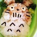 yuri827's cooksnap of when they made トトロと仲間たち♥キャラ弁.