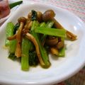 runa10's cooksnap of when they made 小松菜とシメジのオイスターソース炒め.