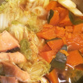 よろずやおよよ's cooksnap of when they made 鮭とかぼちゃのほっこり味噌鍋風スープ.