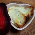 aoinyaomi's cooksnap of when they made 時短で本格的味のオニオングラタンスープ.