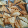 もか75's cooksnap of when they made シュウマイの皮で三角パイ♪鮭マヨ＆ピザ風.