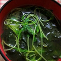 ♪みえ♪'s cooksnap of when they made 豆苗とわかめのスープ.