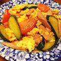 ビーちゃんマム's cooksnap of when they made トマト・キュウリ・卵でササッと炒めもの.
