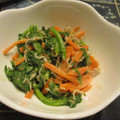 ジョングレ's cooksnap of when they made 春菊とにんじんとしらすのごまだれあえ.