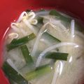なっちゃん420's cooksnap of when they made モヤシとニラの味噌汁.