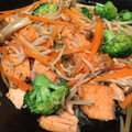 CHICHI☆PAY's cooksnap of when they made 彩り豊かな生鮭と野菜の炒めもの.