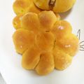 ゆなほむcrea's cooksnap of when they made 野菜ジュースでお花パン♪.